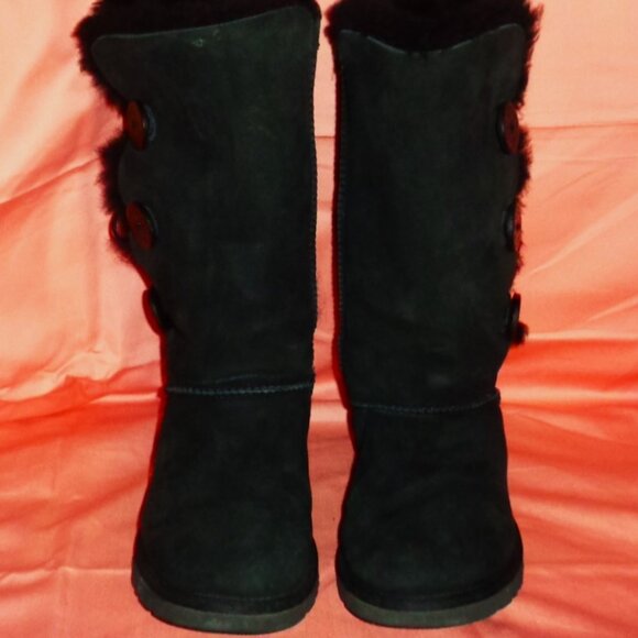 UGG Shoes - EXCELLENT BLACK BAILY BUTTON TRIPLET FURLINED UGGS SUEDE WINTER BOOTS-SIZE 6